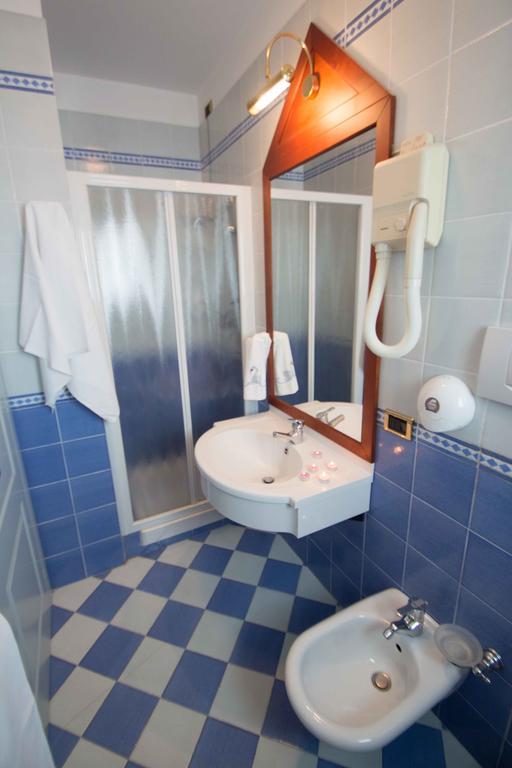 Hotel Costazzurra Grottammare Camera foto